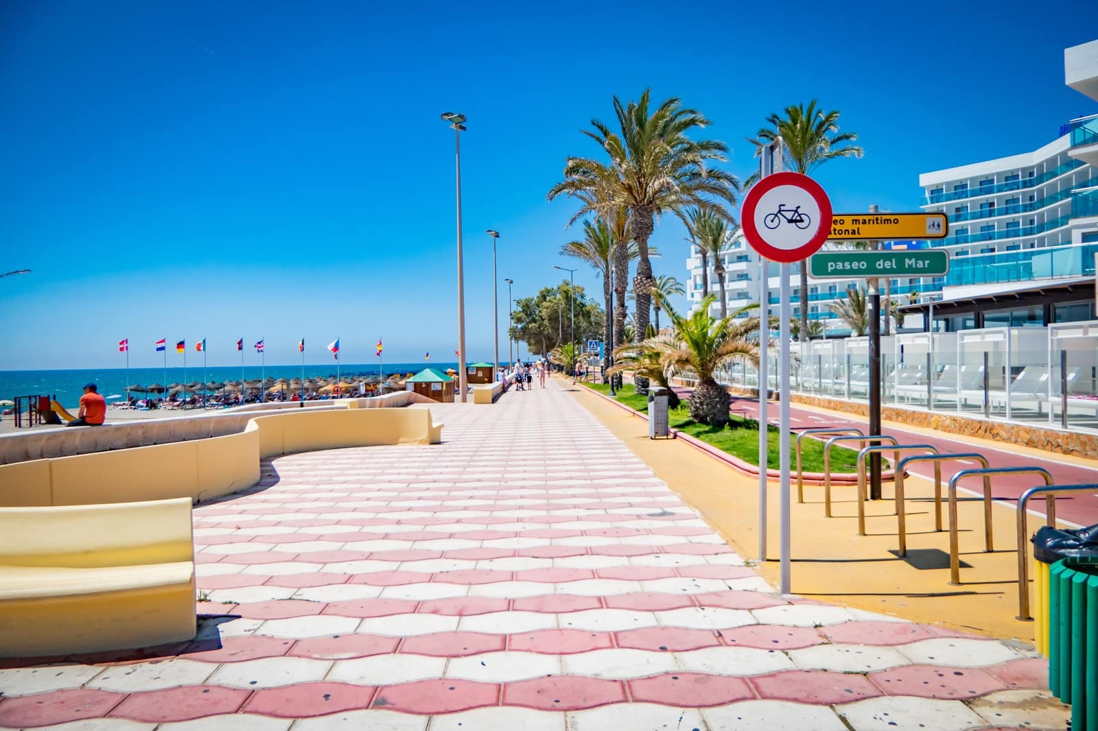 3 bedroom Townhouse for sale in Roquetas de Mar with garage - € 98,000 (Ref: 9453462)