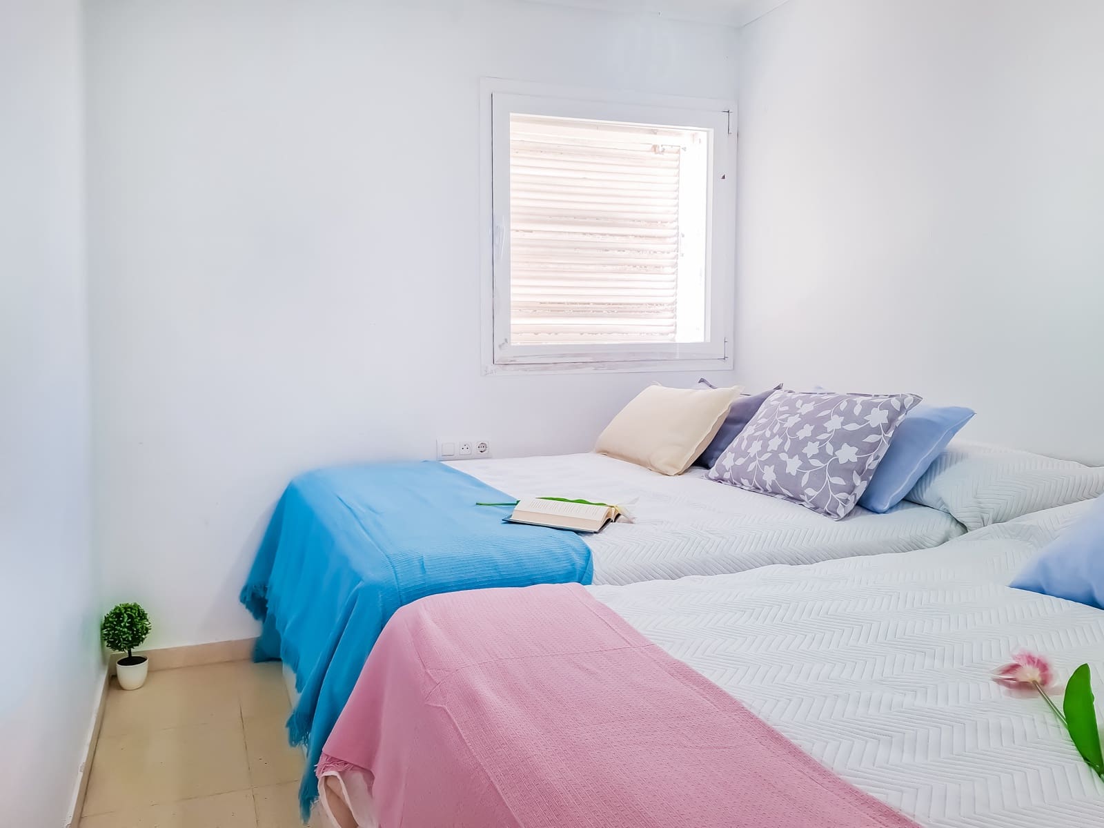 3 bedroom Townhouse for sale in Roquetas de Mar with garage - € 98,000 (Ref: 9453462)