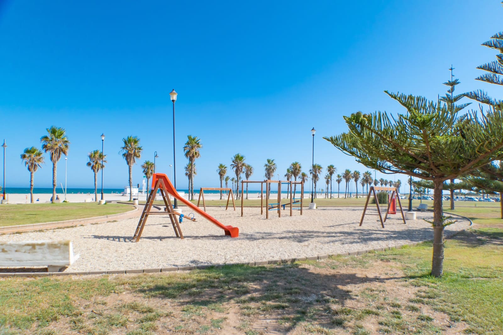 3 bedroom Townhouse for sale in Roquetas de Mar with garage - € 98,000 (Ref: 9453462)