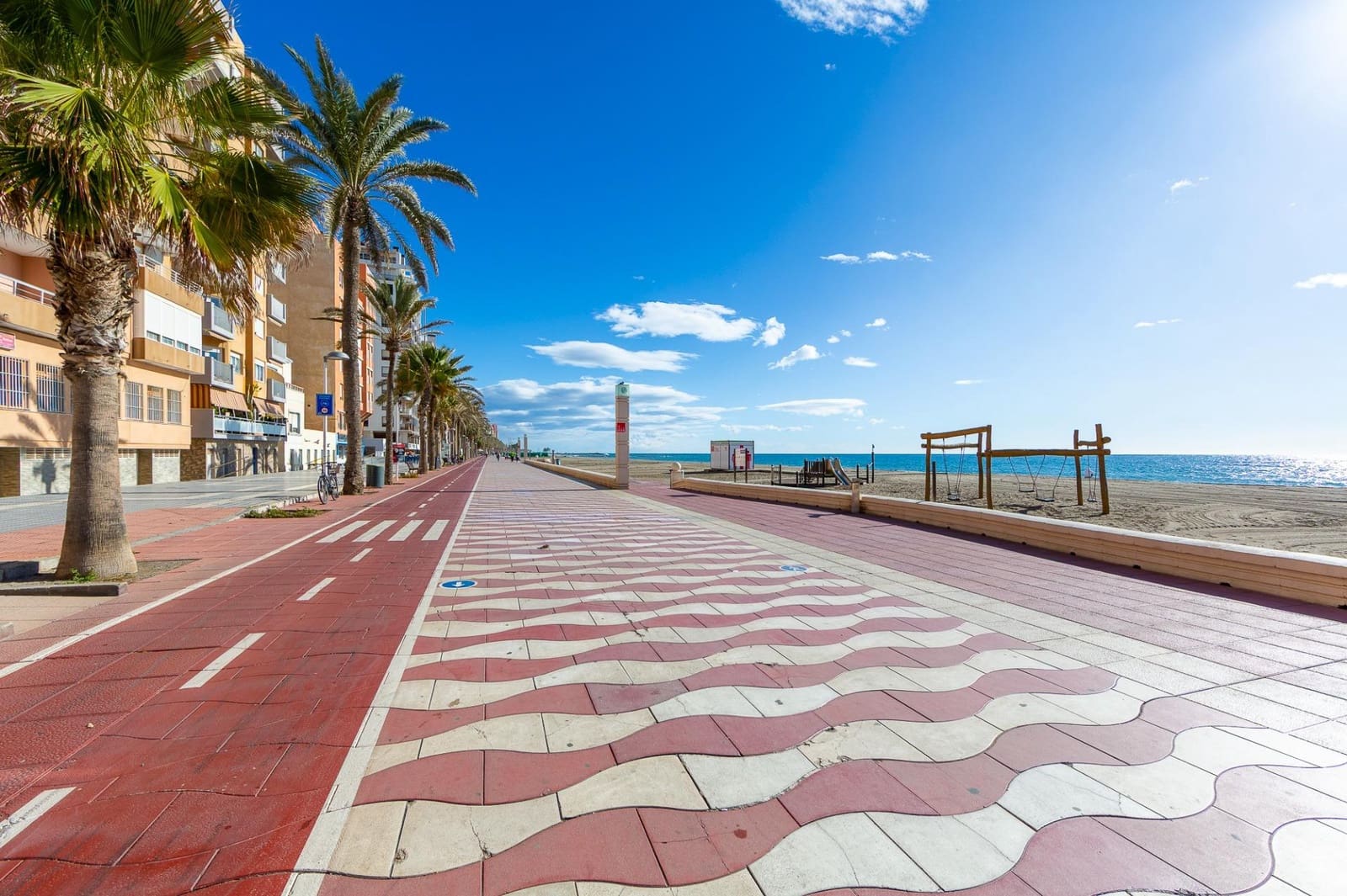 4 slaapkamer Flat te koop in Almeria stad - € 257.000 (Ref: 9479298)