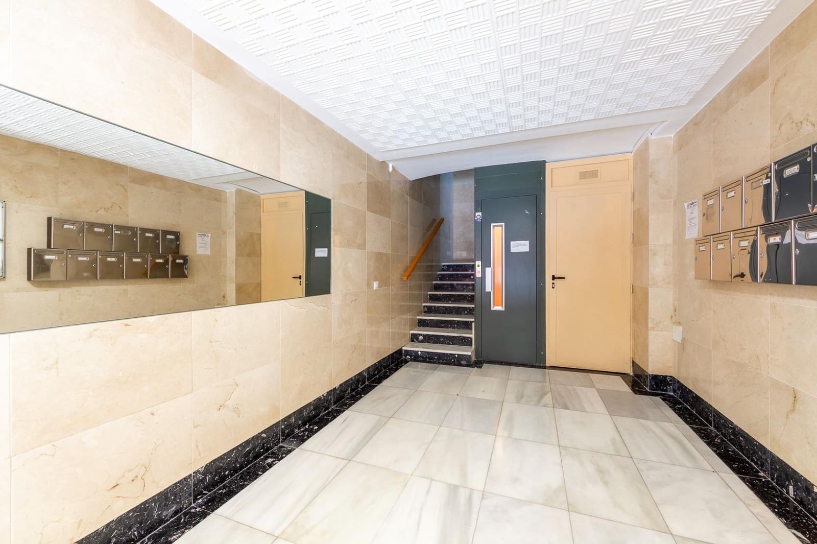 4 slaapkamer Flat te koop in Almeria stad - € 257.000 (Ref: 9479298)