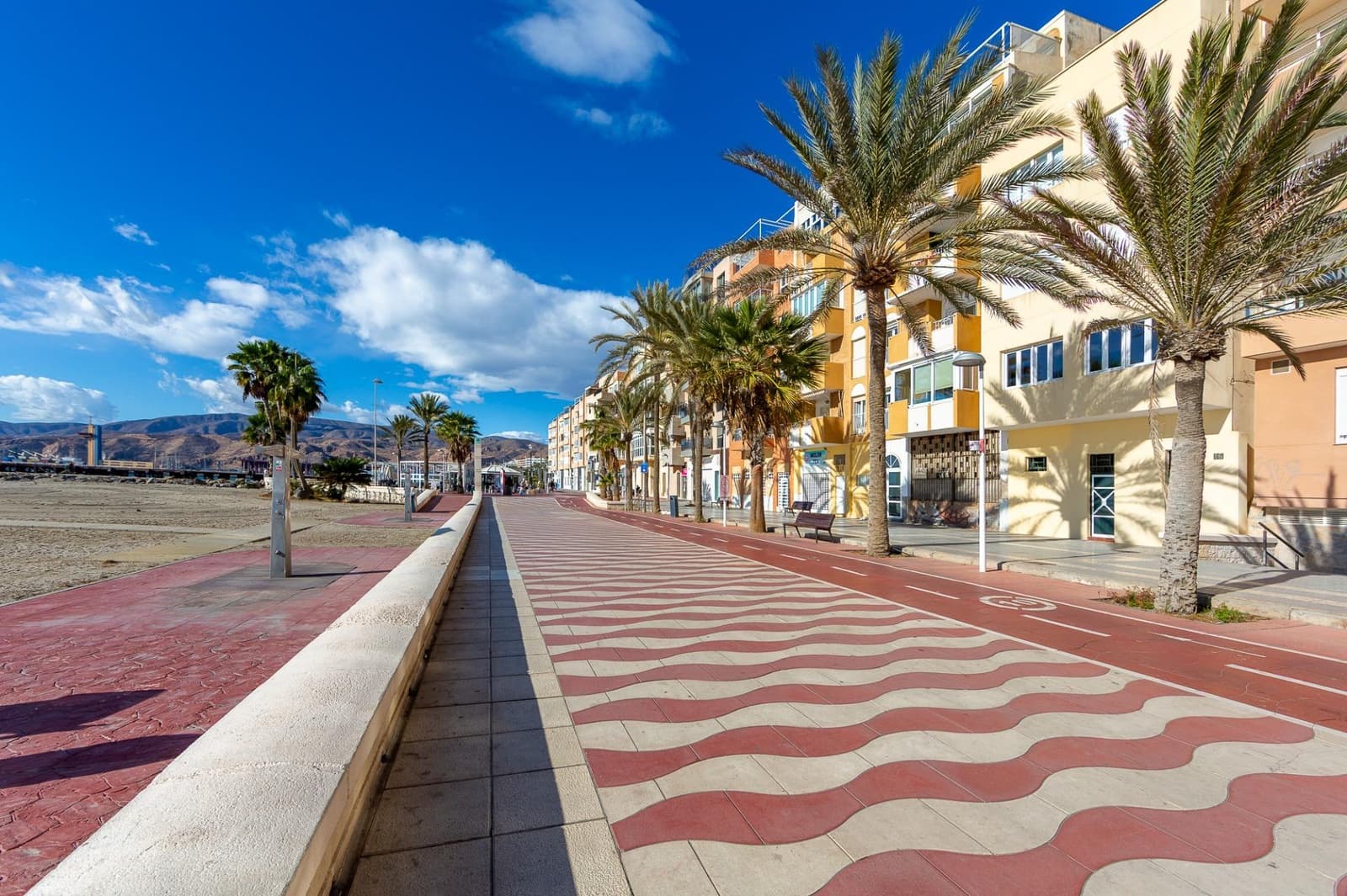 4 slaapkamer Flat te koop in Almeria stad - € 257.000 (Ref: 9479298)