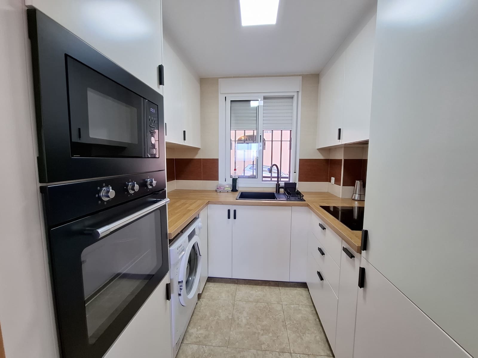 Piso de 2 habitaciones en Roquetas de Mar en alquiler con garaje - 629 € (Ref: 9627946)