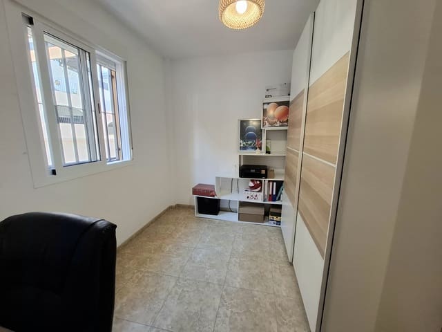 Piso de 2 habitaciones en Roquetas de Mar en alquiler con garaje - 629 € (Ref: 9627946)