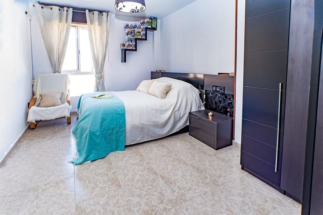 3 bedroom Flat for sale in Piedras Redondas - Torrecárdenas, Almería city - € 119,500 (Ref: 9691600)