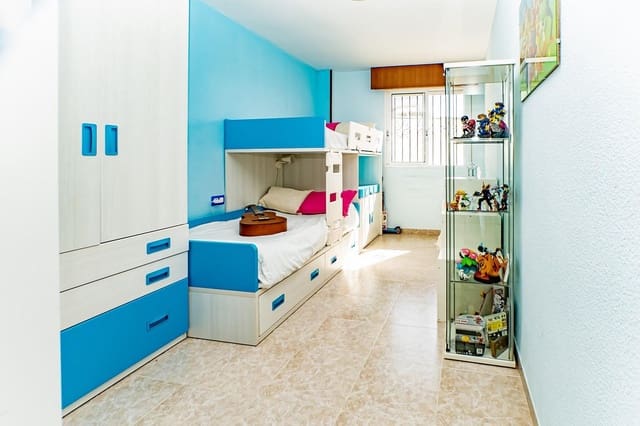 3 bedroom Flat for sale in Piedras Redondas - Torrecárdenas, Almería city - € 119,500 (Ref: 9691600)