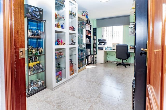 3 bedroom Flat for sale in Piedras Redondas - Torrecárdenas, Almería city - € 119,500 (Ref: 9691600)