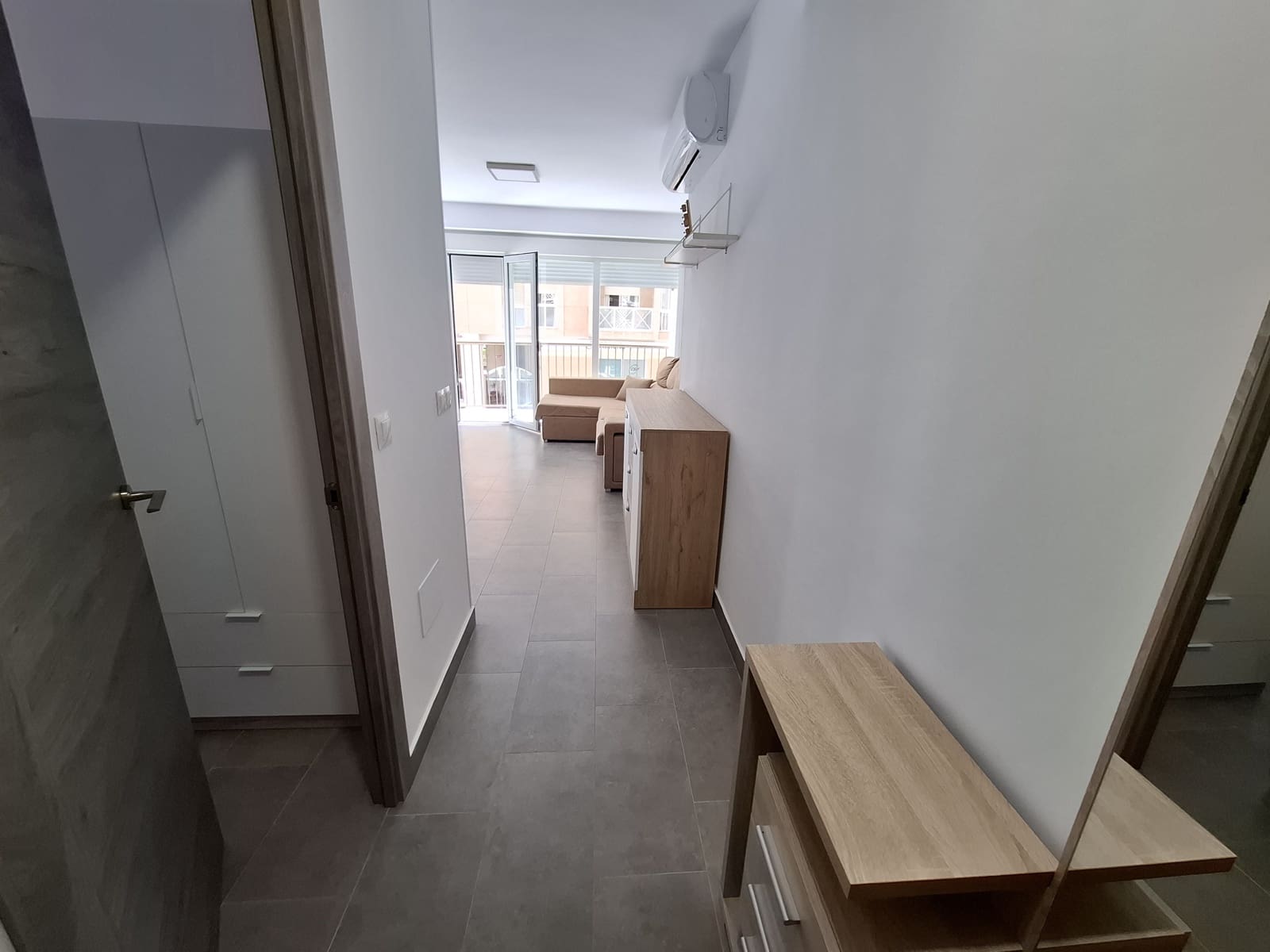 2 bedroom Flat for rent in Almeria city - € 830 (Ref: 9784462)