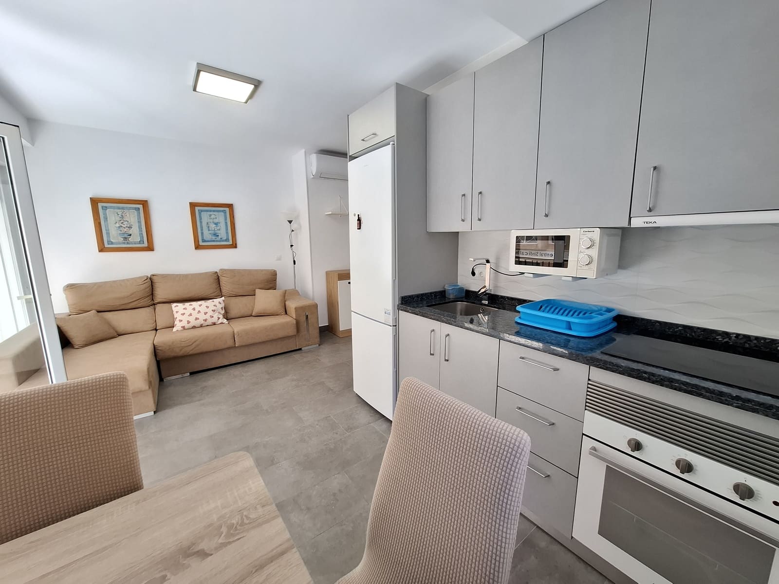 2 bedroom Flat for rent in Almeria city - € 830 (Ref: 9784462)