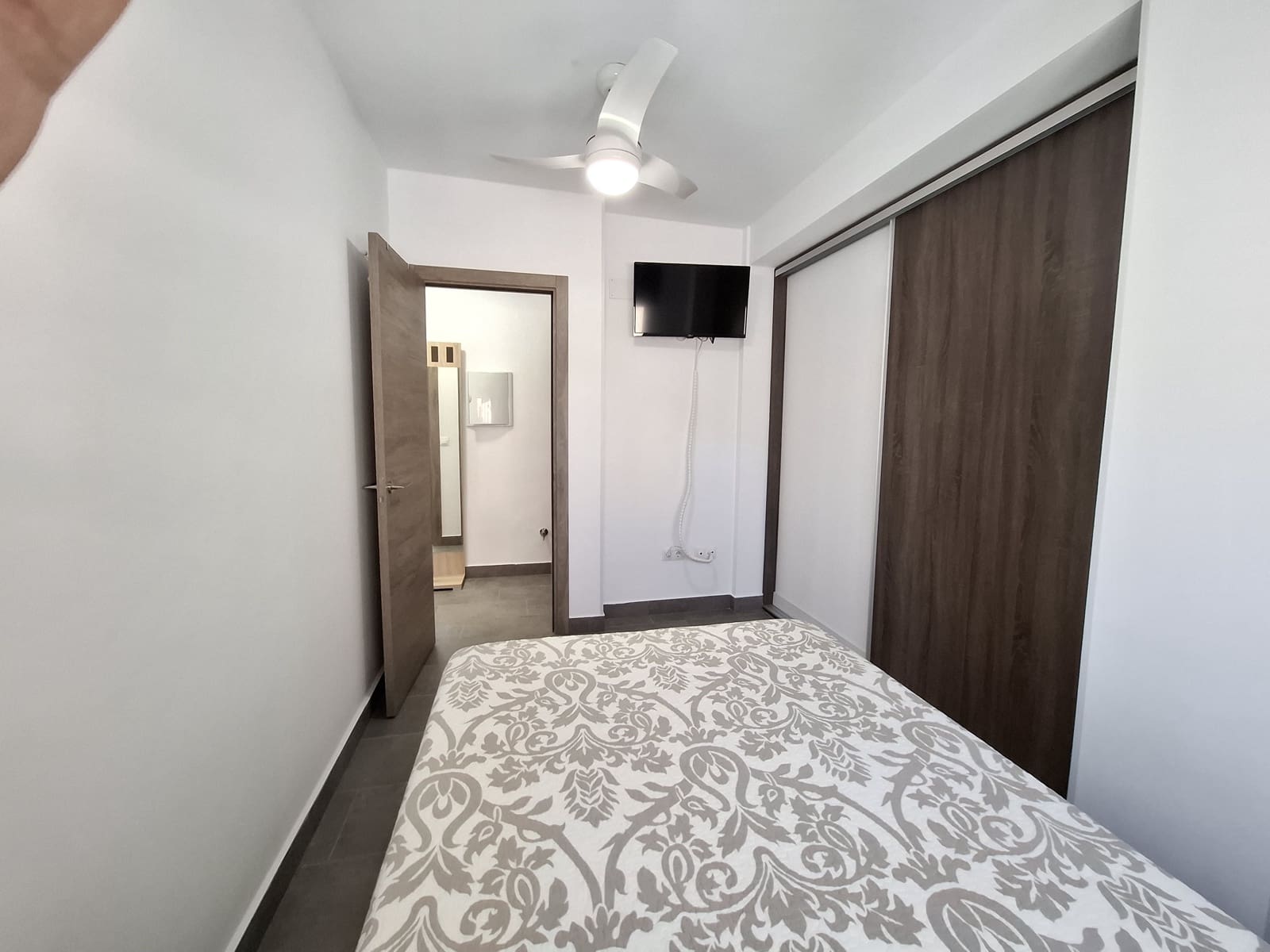 2 bedroom Flat for rent in Almeria city - € 830 (Ref: 9784462)