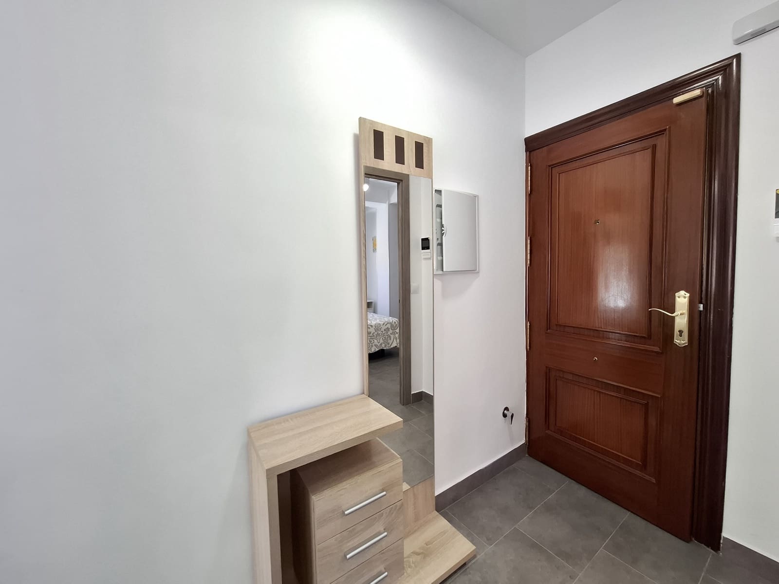 2 bedroom Flat for rent in Almeria city - € 830 (Ref: 9784462)