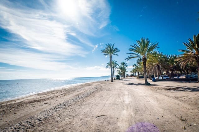 Casa de 3 habitaciones en Aguadulce (Almeria), Roquetas de Mar en venta con piscina garaje - 325.000 € (Ref: 9806869)