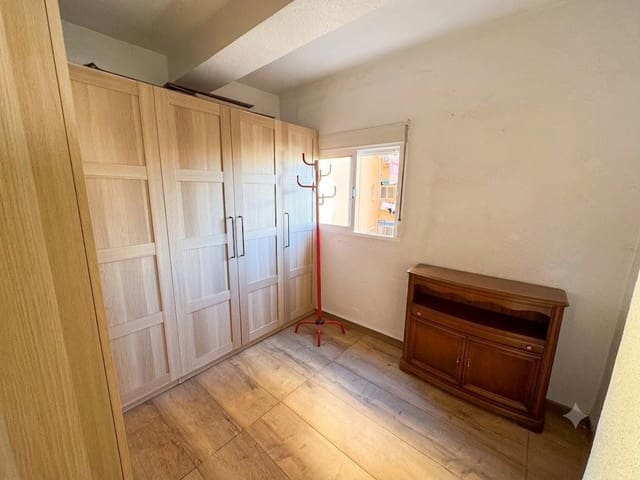 3 soveværelse Lejlighed til leje i Barrio Alto - San Félix - Oliveros - Altamira, Almería by - € 975 (Ref: 9889239)