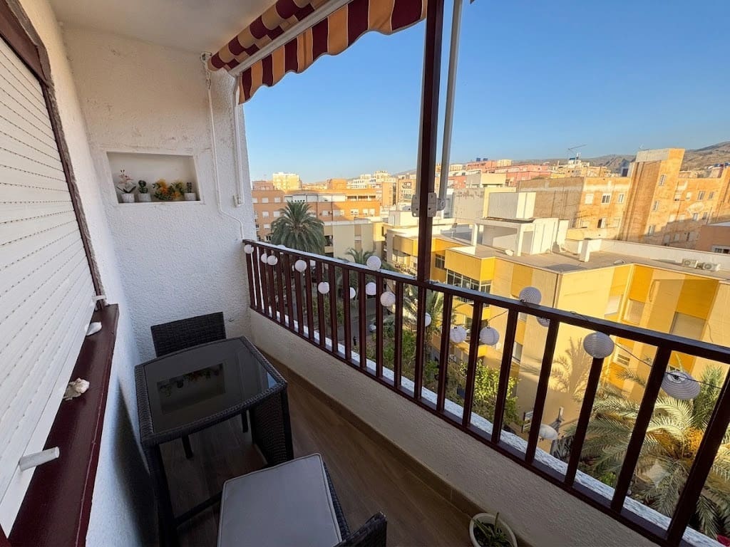 3 soveværelse Lejlighed til leje i Almeria by - € 975 (Ref: 9889239)