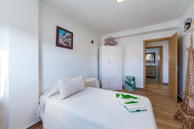 3 soveværelse Lejlighed til leje i Barrio Alto - San Félix - Oliveros - Altamira, Almería by - € 975 (Ref: 9889239)
