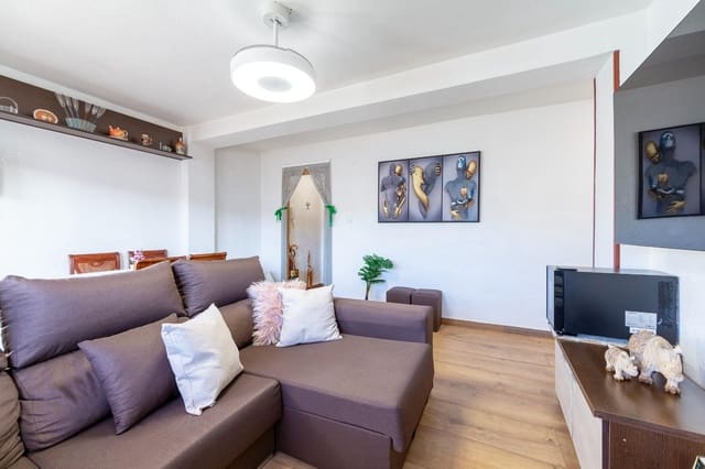 3 soveværelse Lejlighed til leje i Barrio Alto - San Félix - Oliveros - Altamira, Almería by - € 975 (Ref: 9889239)