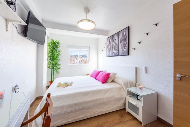 3 soveværelse Lejlighed til leje i Barrio Alto - San Félix - Oliveros - Altamira, Almería by - € 975 (Ref: 9889239)