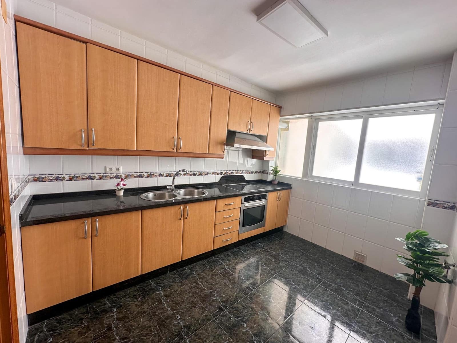 3 bedroom Flat for sale in Almeria city - € 243,500 (Ref: 9897330)