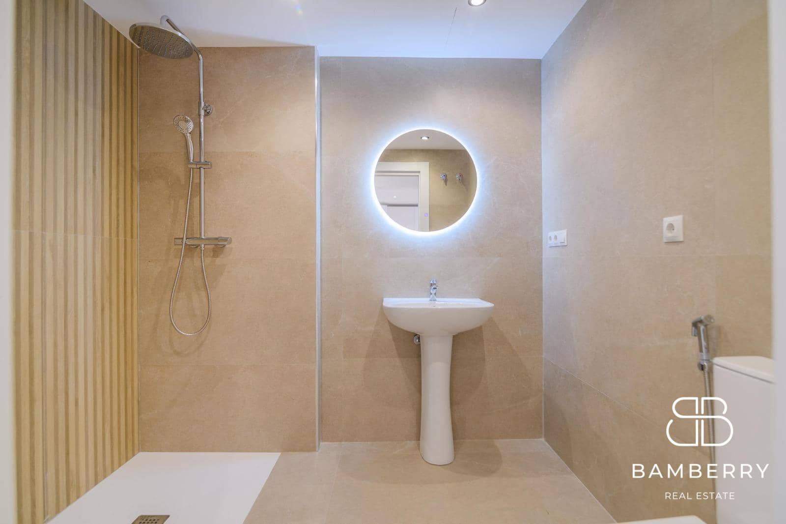 2 soveværelse Lejlighed til salg i Sant Boi de Llobregat - € 310.000 (Ref: 10043102)