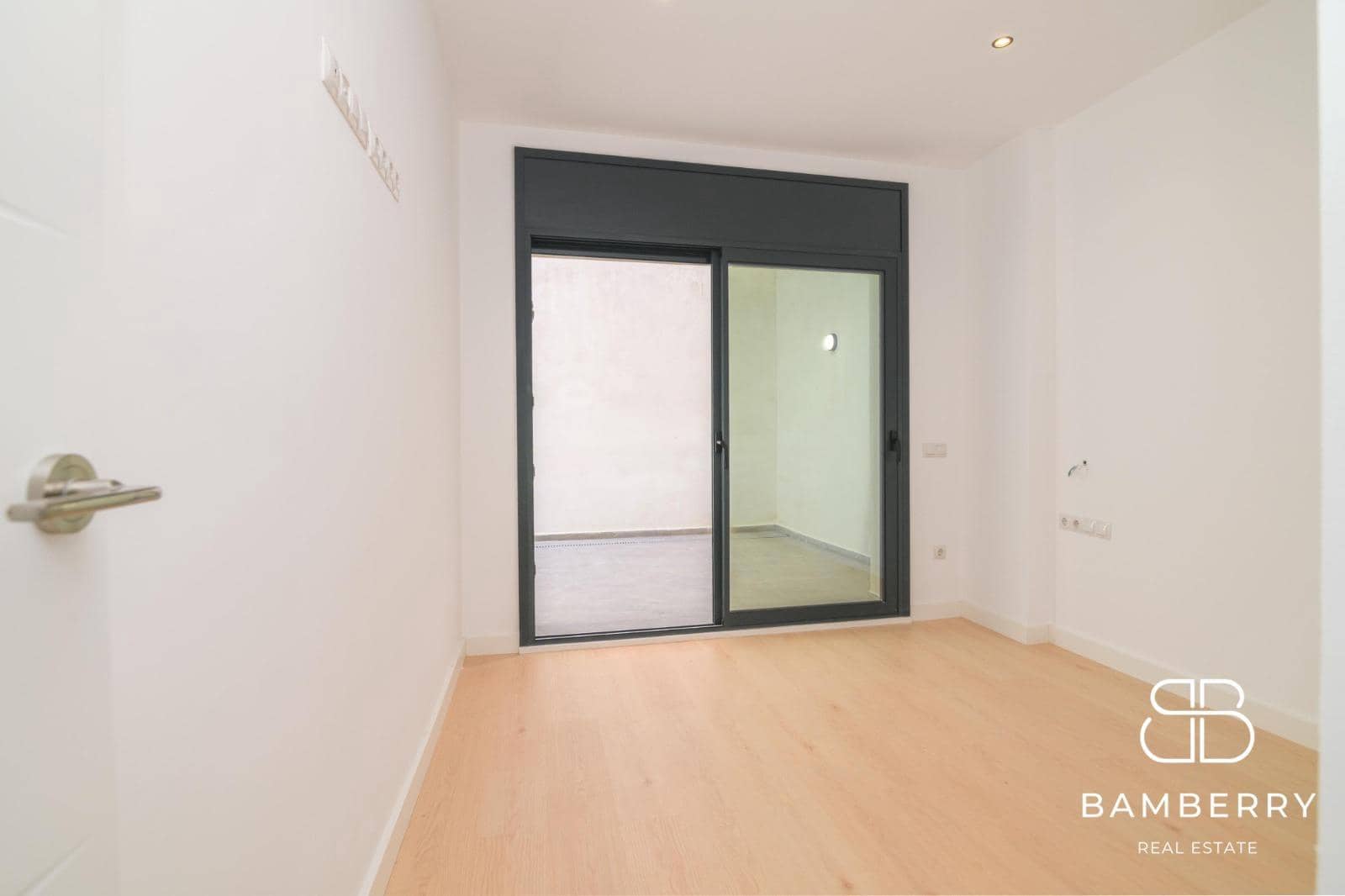 2 soveværelse Lejlighed til salg i Sant Boi de Llobregat - € 310.000 (Ref: 10043102)