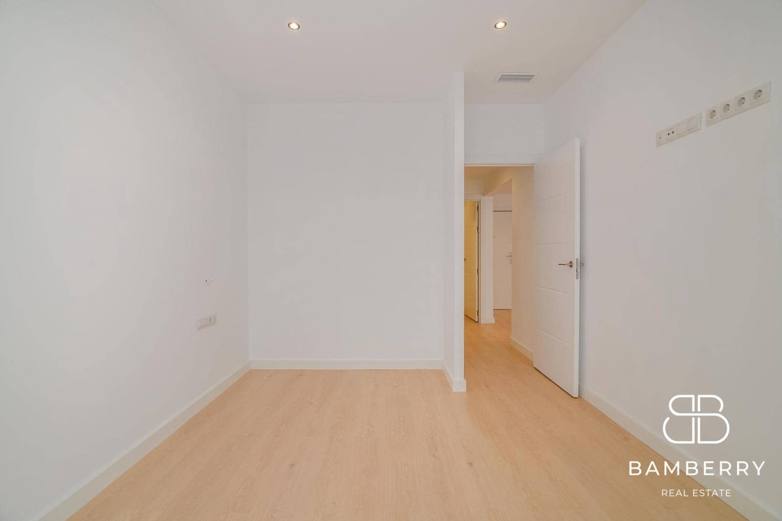2 soveværelse Lejlighed til salg i Sant Boi de Llobregat - € 310.000 (Ref: 10043102)