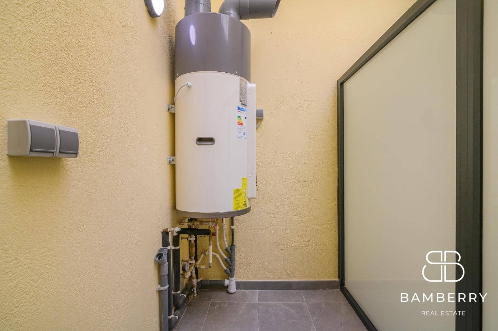 2 soveværelse Lejlighed til salg i Sant Boi de Llobregat - € 310.000 (Ref: 10043102)