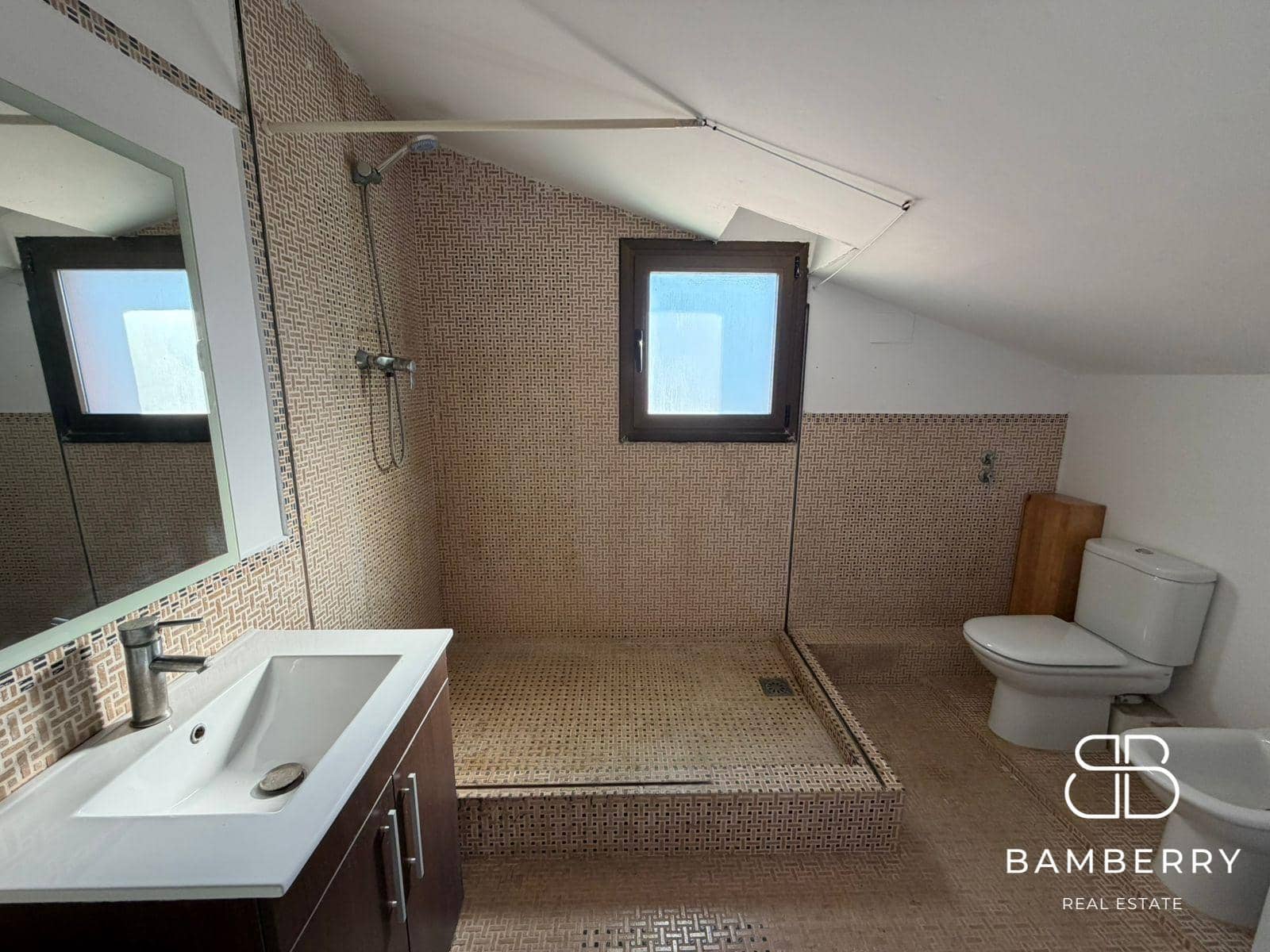 6 bedroom Villa for sale in Castelldefels - € 669,000 (Ref: 10047403)