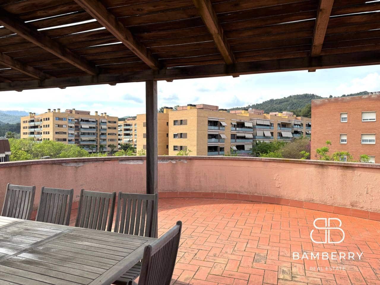 5 soveværelse Semi-Rækkehus til salg i Gava med garage - € 589.000 (Ref: 8990371)