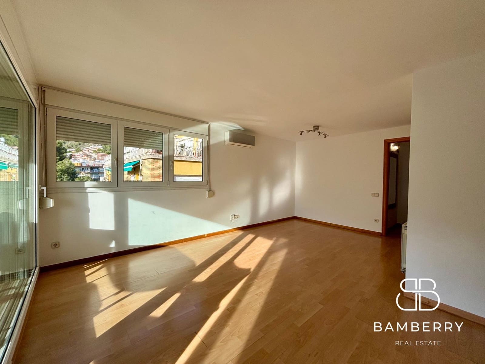 3 bedroom Flat for sale in Castelldefels with garage - € 520,000 (Ref: 9181514)