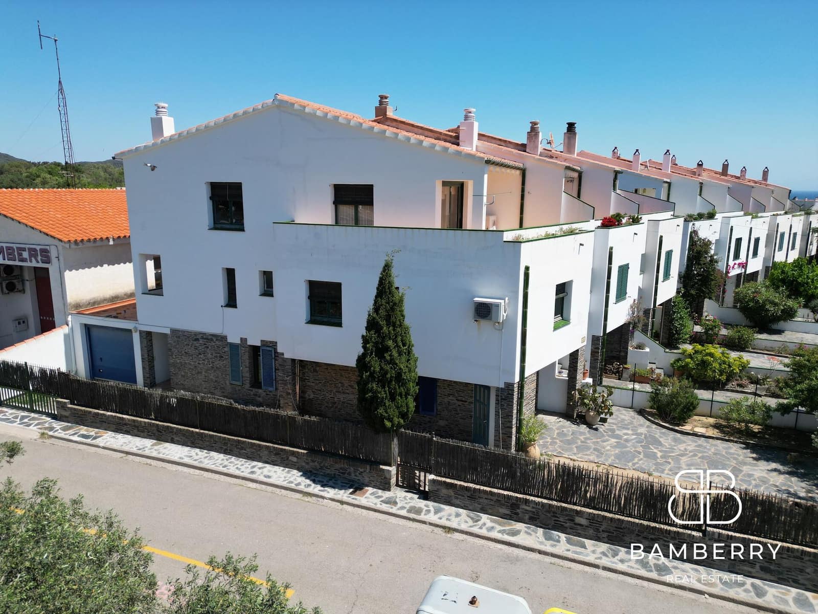 5 bedroom Terraced Villa for sale in Cadaques with garage - € 929,000 (Ref: 9181518)
