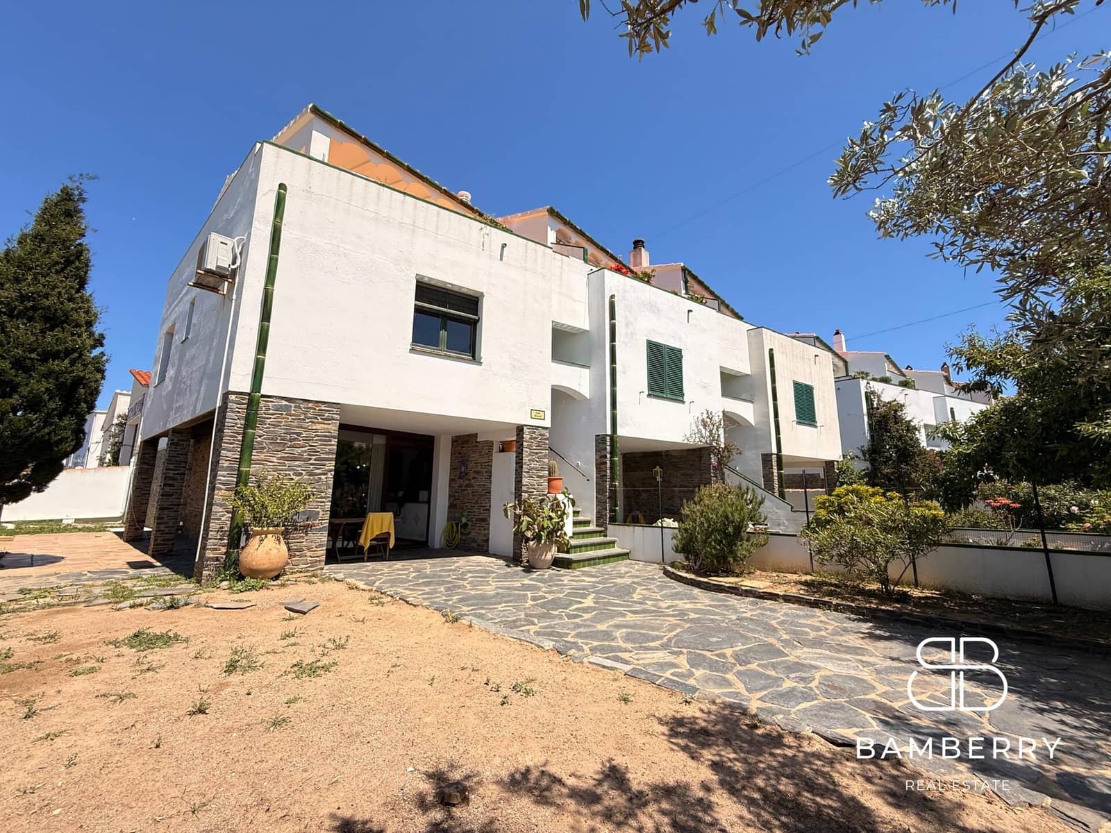 5 bedroom Terraced Villa for sale in Cadaques with garage - € 929,000 (Ref: 9181518)