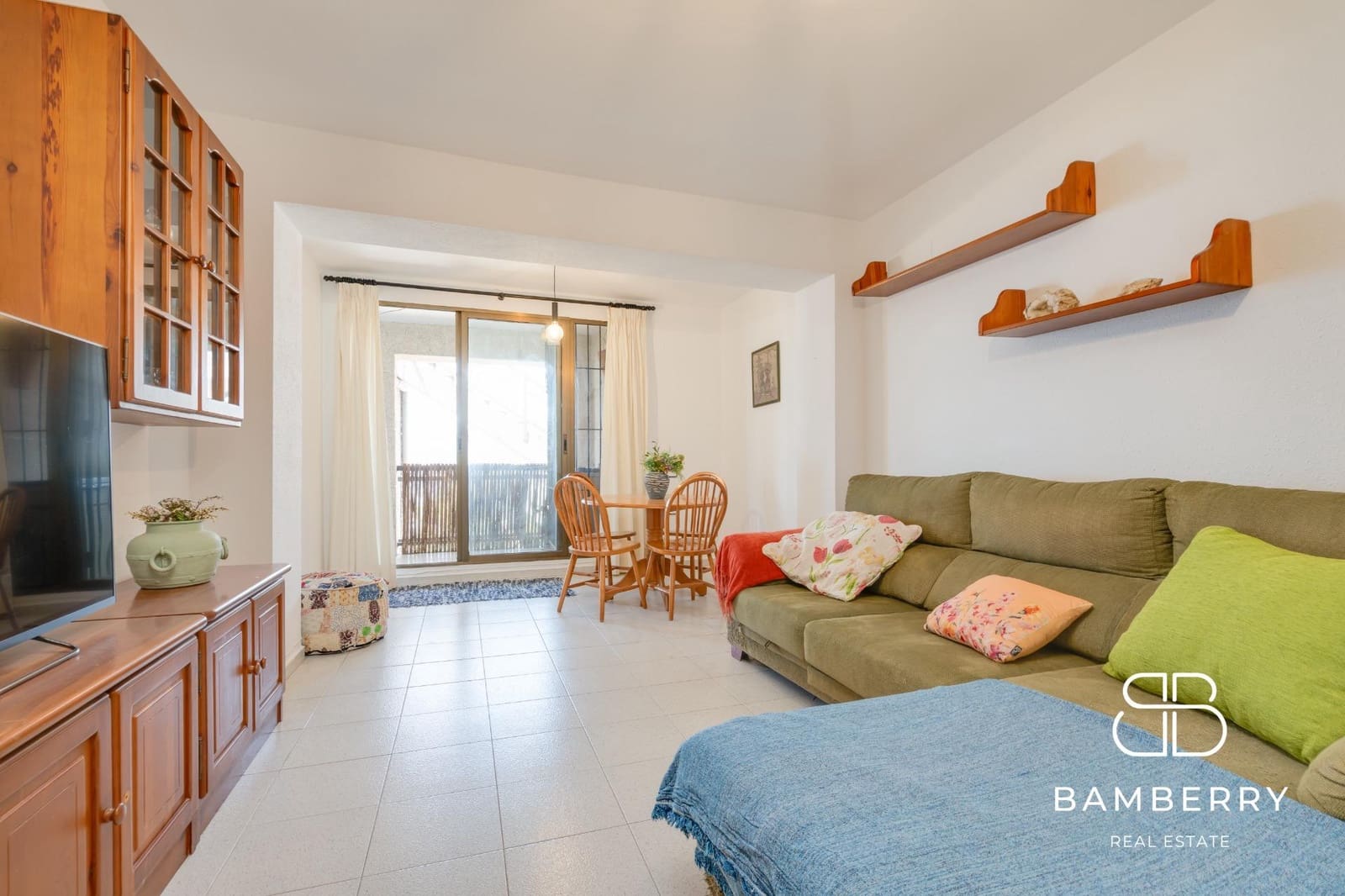 5 bedroom Flat for sale in Castelldefels - € 439,000 (Ref: 9181519)