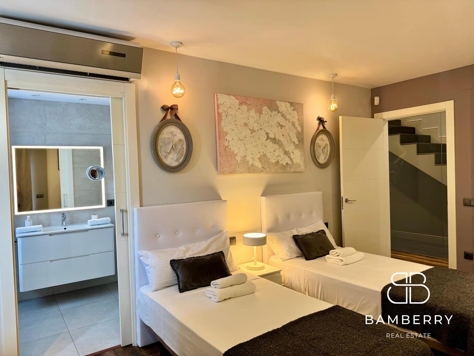 5 bedroom Villa for sale in Castelldefels with garage - € 1,890,000 (Ref: 9181523)