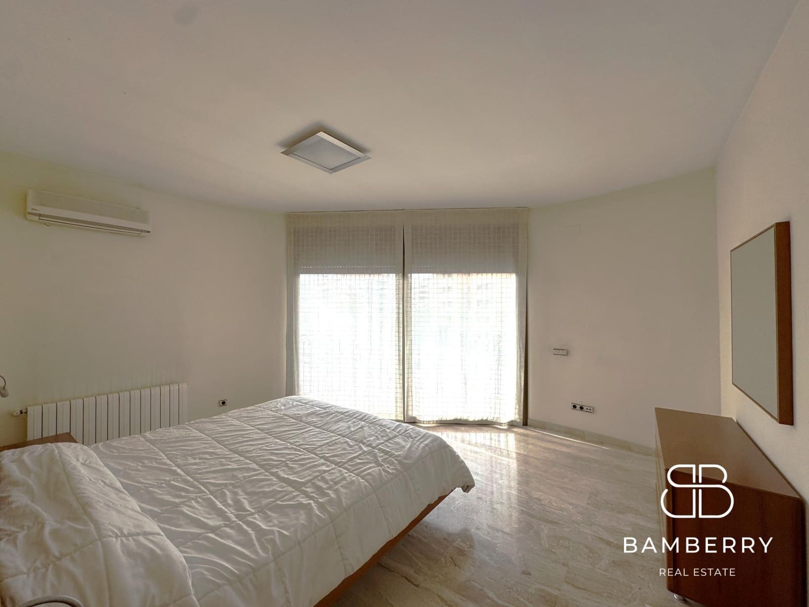 5 bedroom Apartment for sale in Gava with garage - € 589,000 (Ref: 9181524)