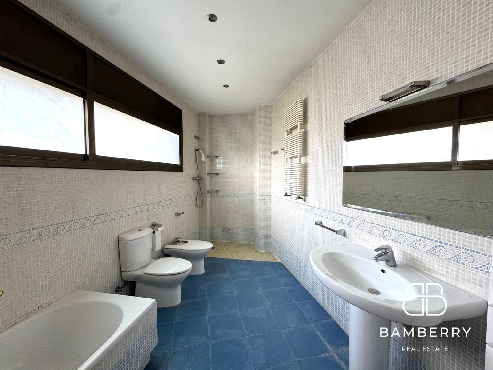 5 bedroom Apartment for sale in Gava with garage - € 589,000 (Ref: 9181524)