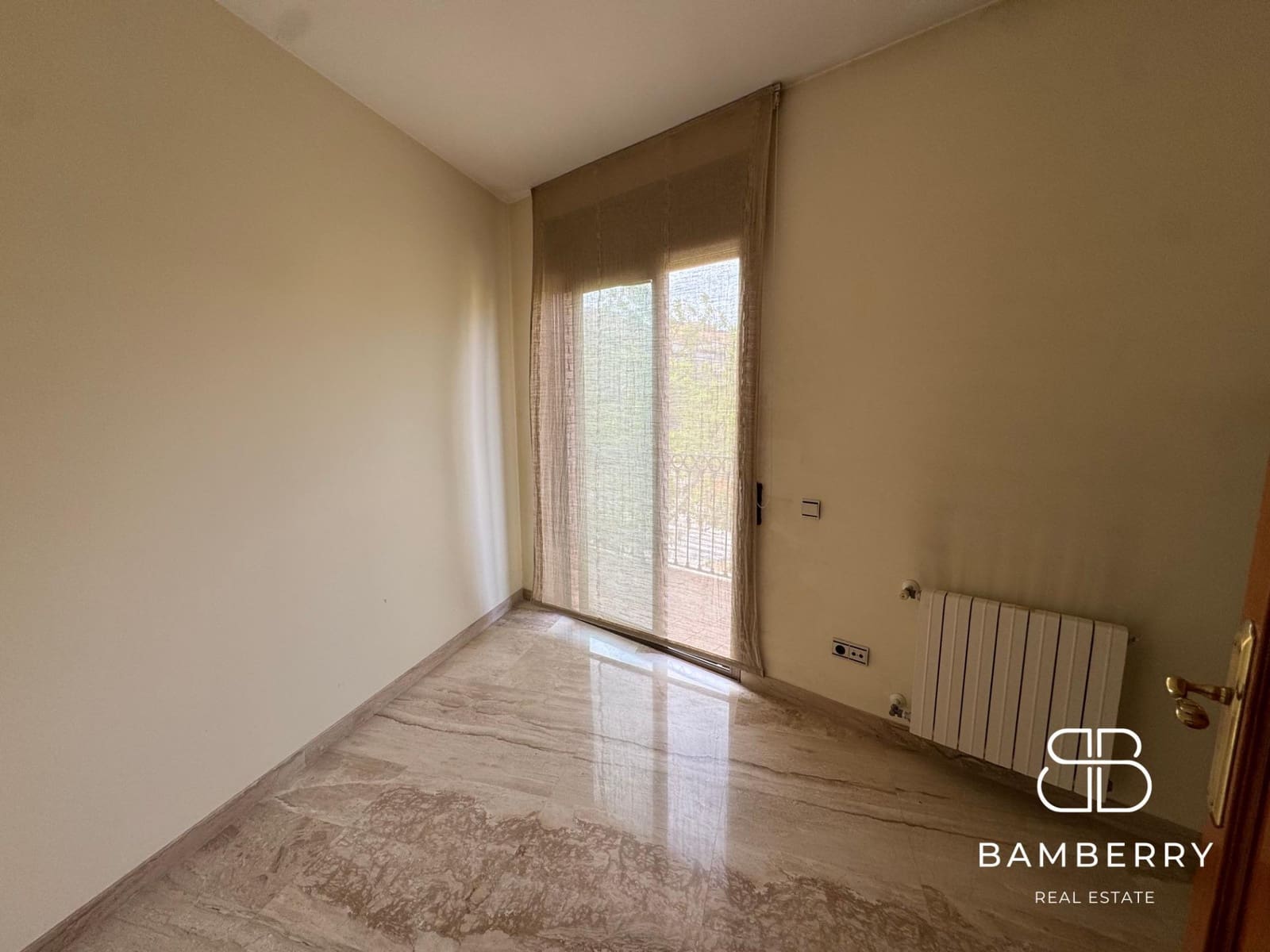 5 bedroom Apartment for sale in Gava with garage - € 589,000 (Ref: 9181524)