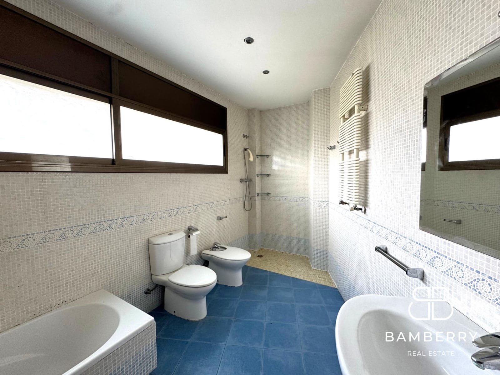 5 bedroom Apartment for sale in Gava with garage - € 589,000 (Ref: 9181524)