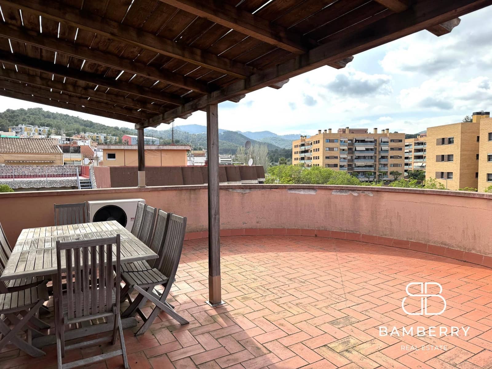 5 bedroom Apartment for sale in Gava with garage - € 589,000 (Ref: 9181524)