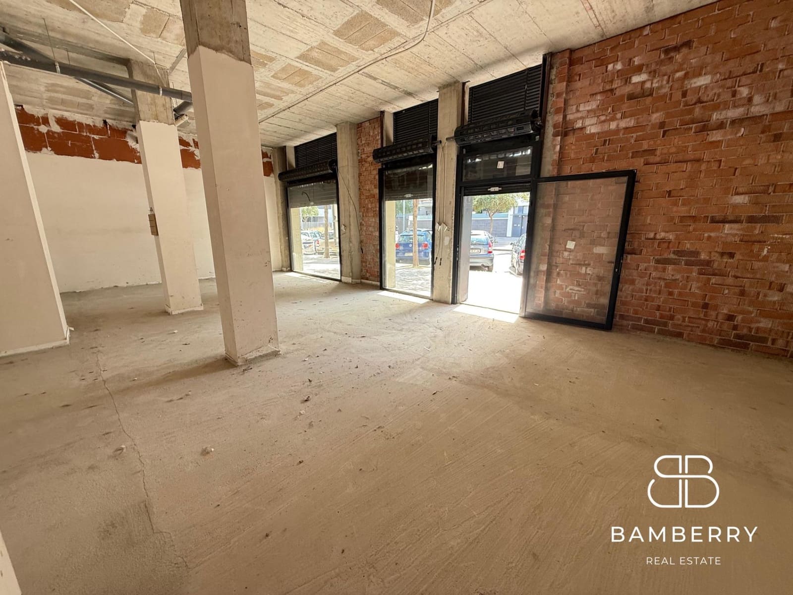 Commercial for rent in Badalona - € 1,680 (Ref: 9228560)