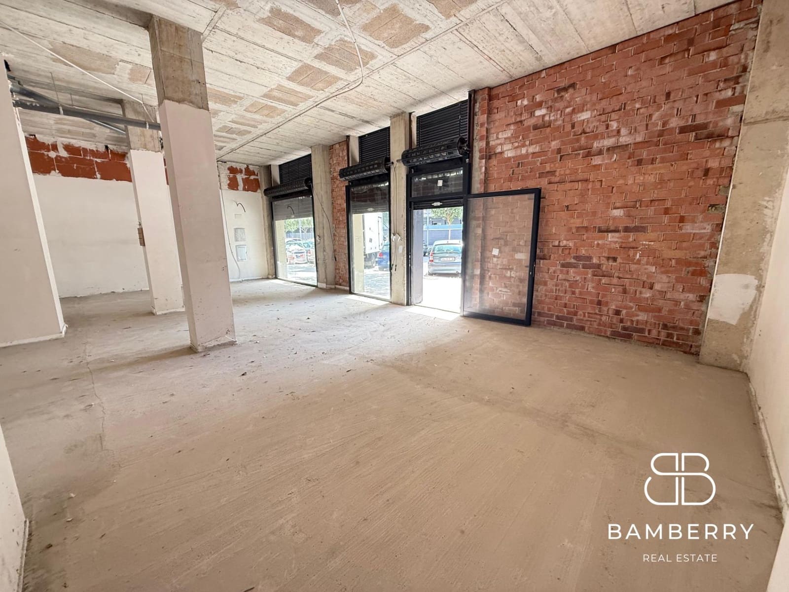 Commercial for rent in Badalona - € 1,680 (Ref: 9228560)