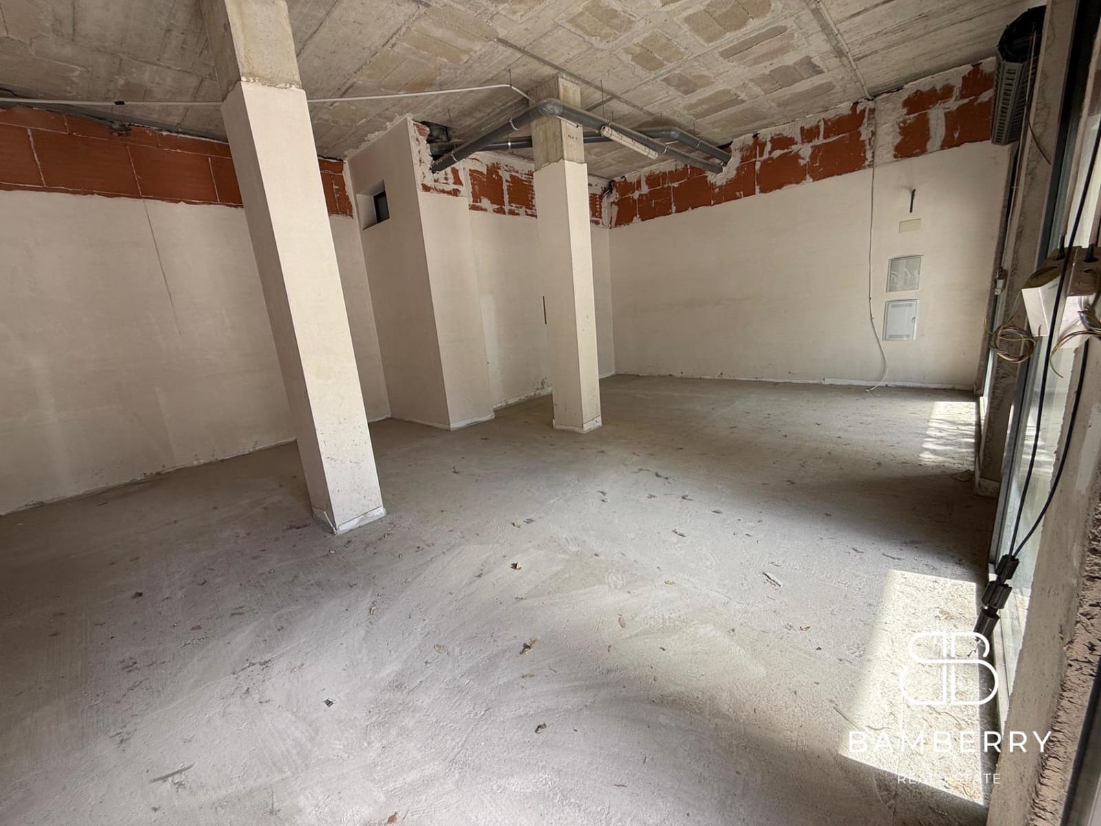 Commercial for rent in Badalona - € 1,680 (Ref: 9228560)