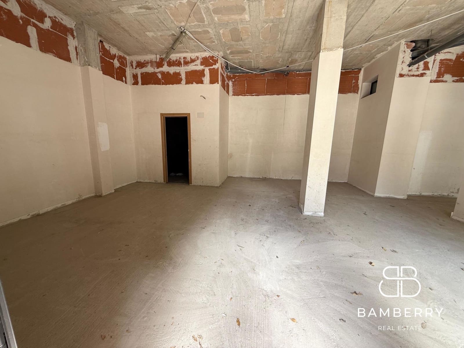 Commercial for rent in Badalona - € 1,680 (Ref: 9228560)