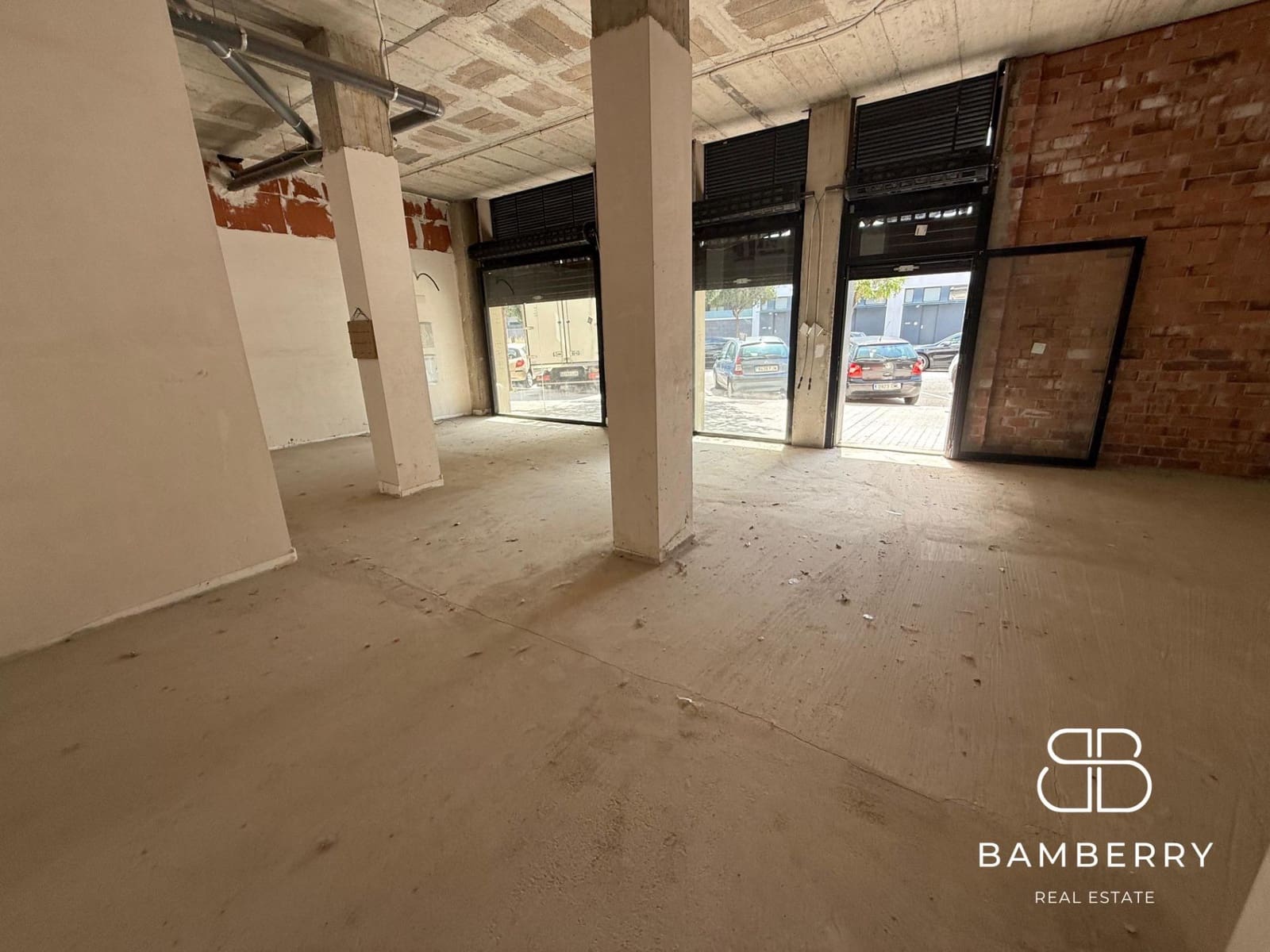 Commercial for rent in Badalona - € 1,680 (Ref: 9228560)