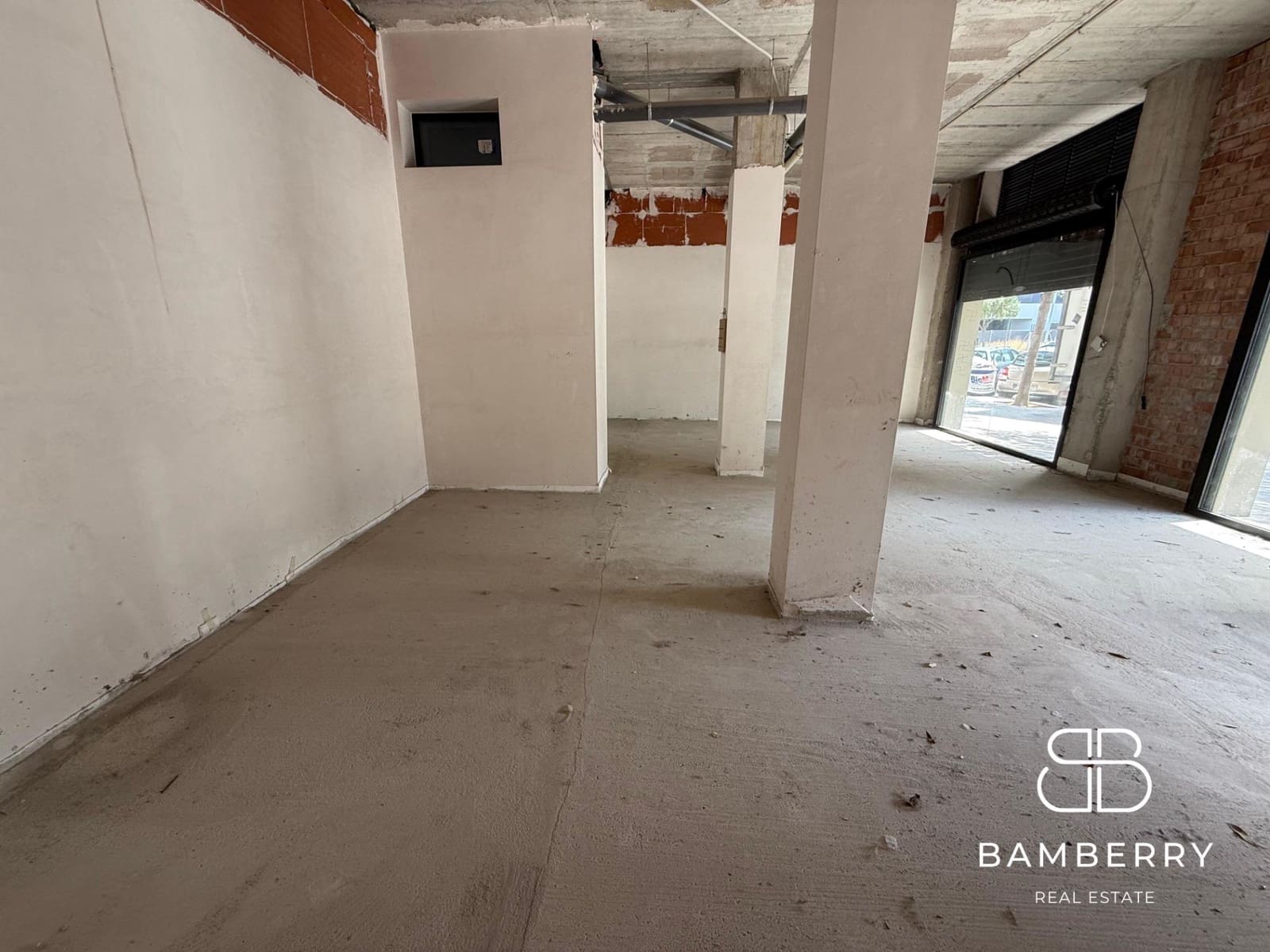 Commercial for rent in Badalona - € 1,680 (Ref: 9228560)