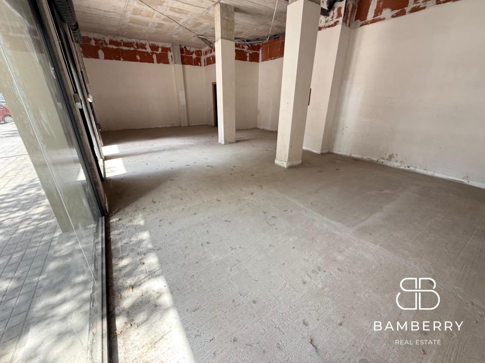 Commercial for rent in Badalona - € 1,680 (Ref: 9228560)