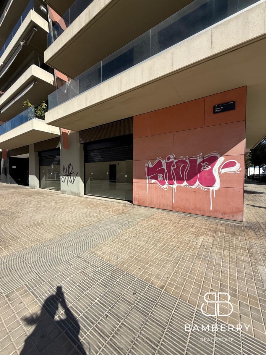 Commercial for rent in Badalona - € 1,850 (Ref: 9228562)