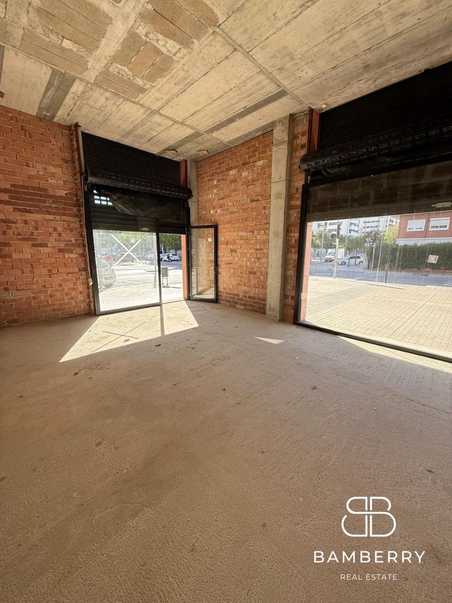 Commercial for rent in Badalona - € 1,850 (Ref: 9228562)