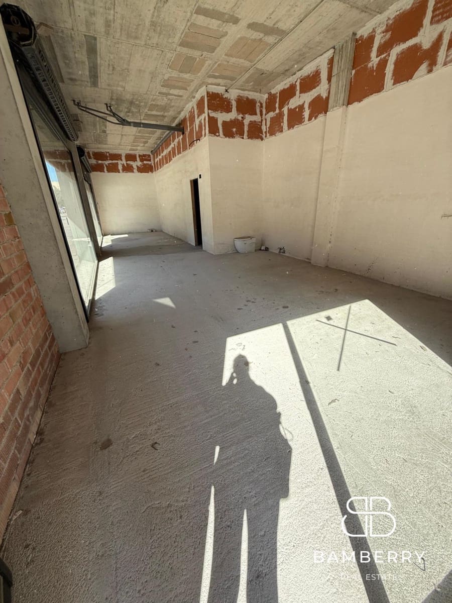 Commercial for rent in Badalona - € 1,850 (Ref: 9228562)