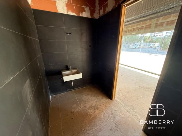 Commercial for rent in Badalona - € 1,850 (Ref: 9228562)