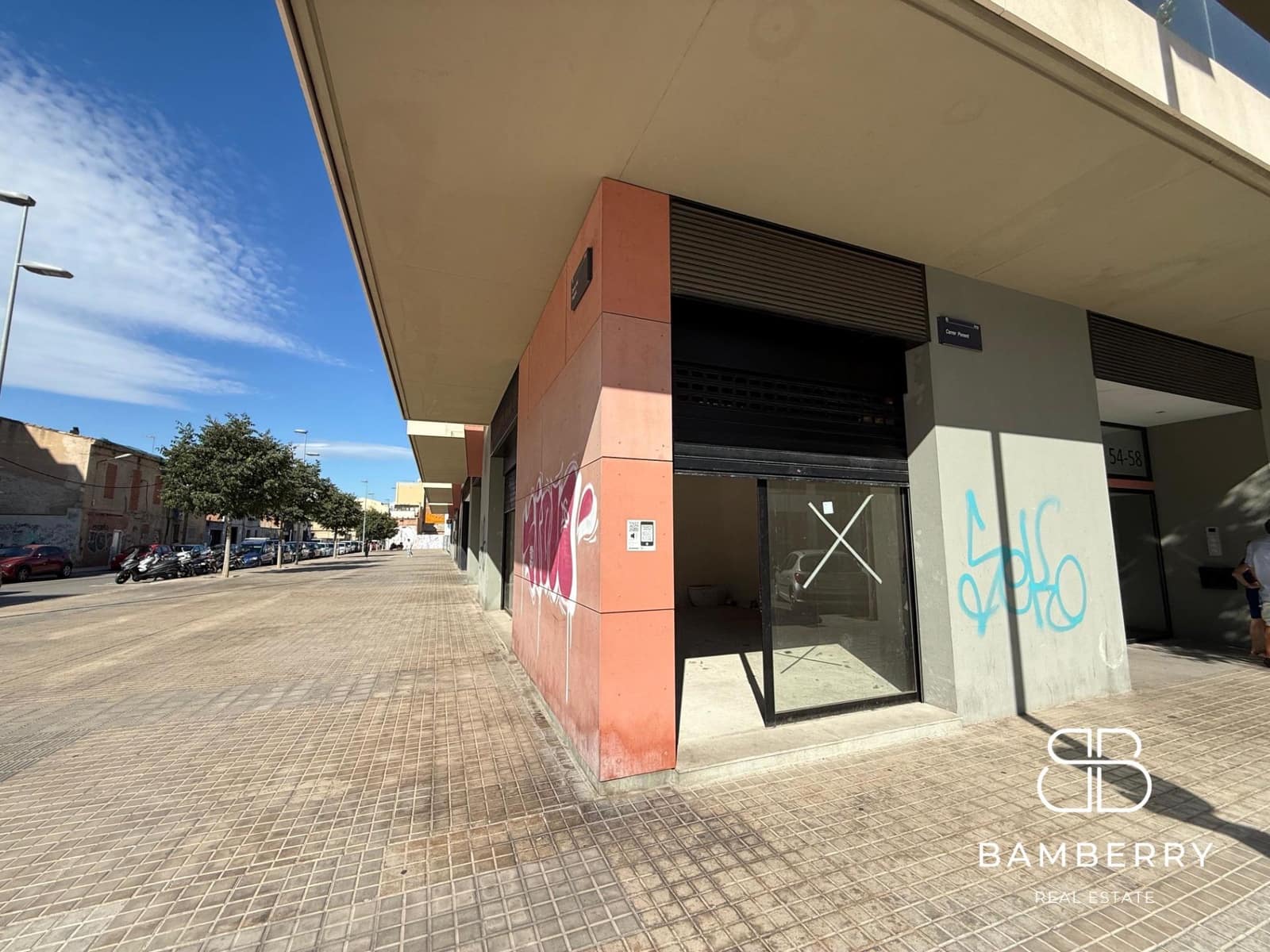 Commercial for rent in Badalona - € 1,850 (Ref: 9228562)
